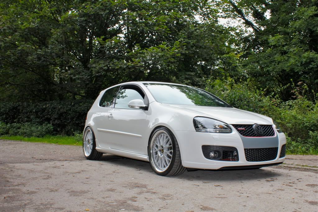 IMAGE: http://i294.photobucket.com/albums/mm104/tomashandmilly/Canon%20550D%20pics/IMG_0404.jpg