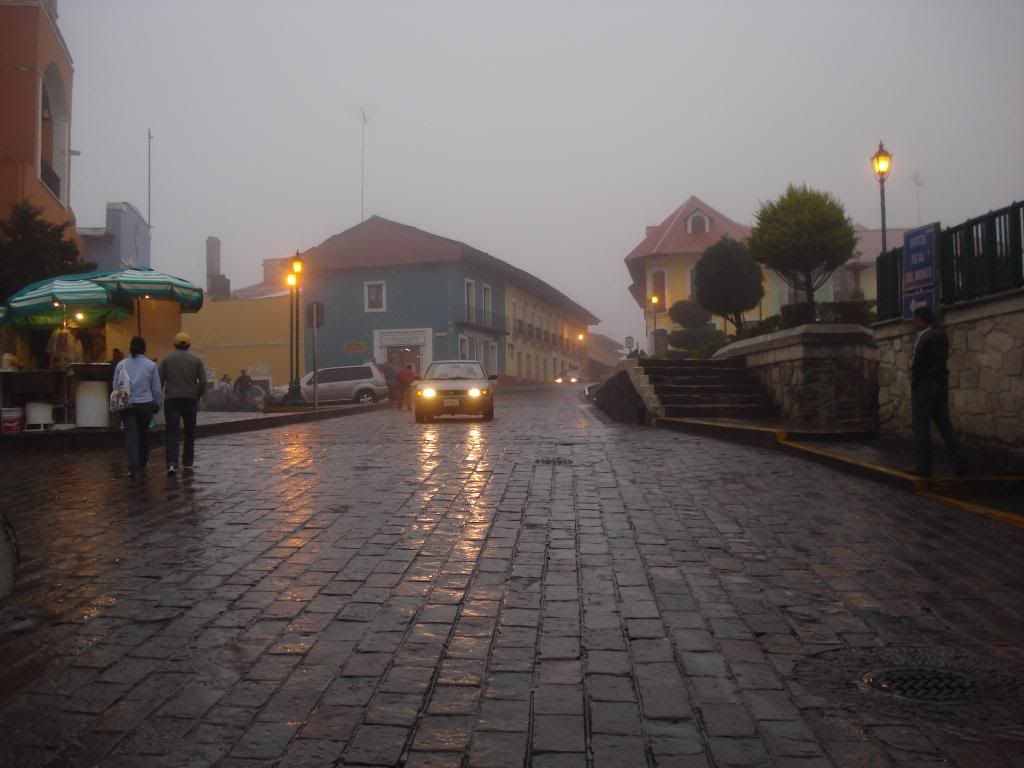 Neblina en Real Del Monte, Hidalgo, México (fotos propias) Neblina en Real Del Monte, Hidalgo, México (fotos propias)