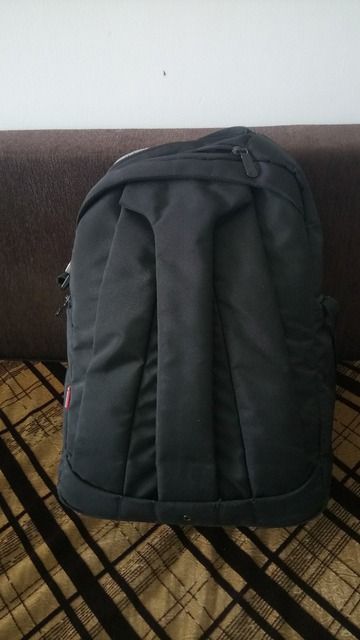 Bán tủ chống ẩm, balô Lowepro và áo khoác Nikon!!!