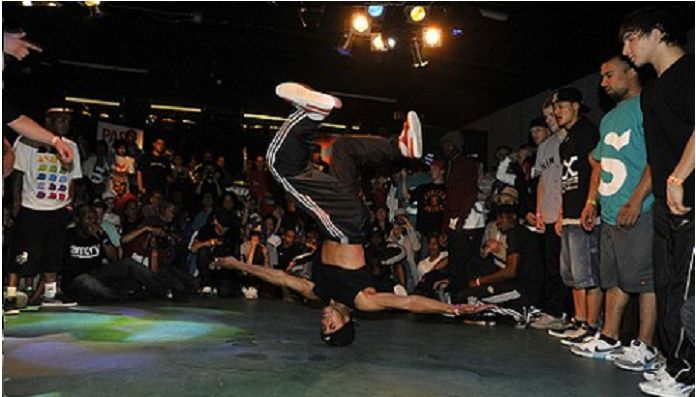 Breakdance_Battle_2009.jpg