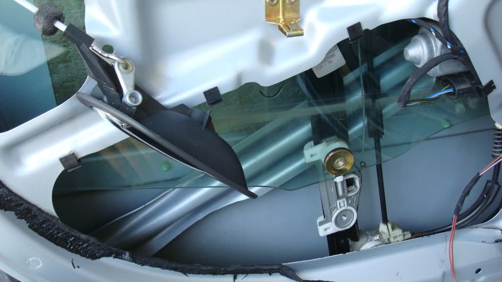 [informative pictures] tried to fix rear window "wont go up" problem