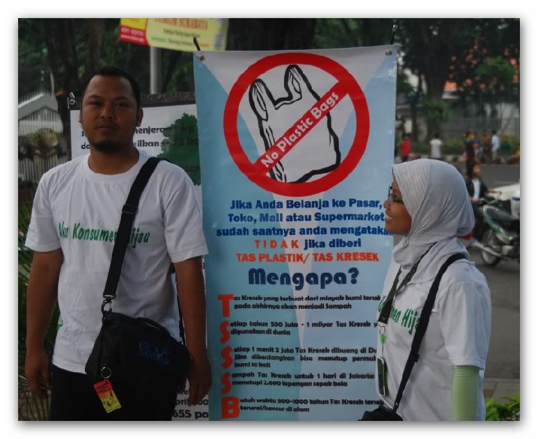 Narsis Di depan Xbanner Stop Using Plastik Bag