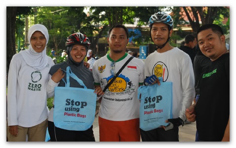 Bersama teman-teman bike 2 work Jatim