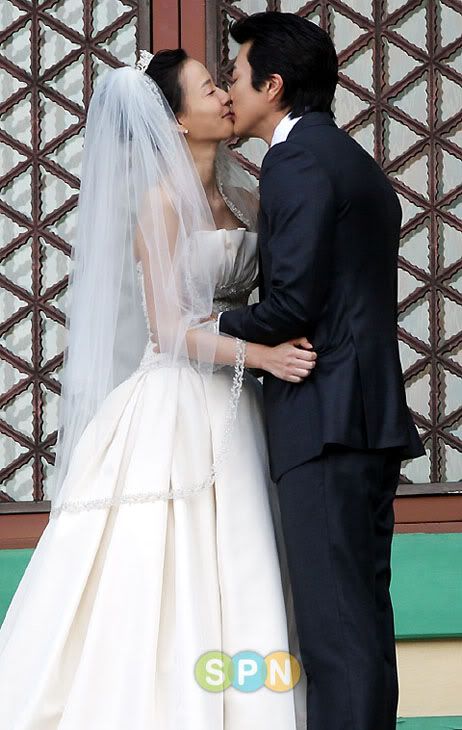 Kwon Sang-woo weds Sohn Tae-young (finally)