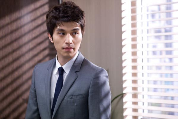 Lee Dong-wook off to basic training next week