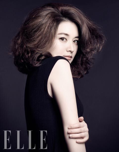 Lee Young-ae poses for Elle