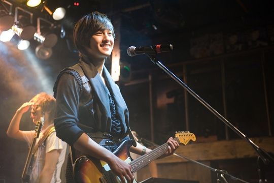 Kim Bum performs live for drama, sings for OST