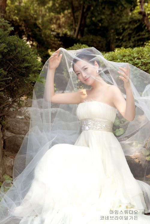 Jung Soo-young transforms into a blushing bride
