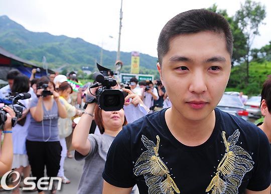 Army enlistment day for Shin Dong-wook
