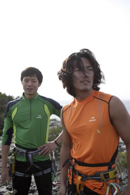 Jang Hyuk and Chun Jung-myung go rock climbing