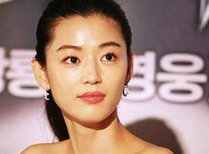 Jeon Ji-hyun flies solo, considers next film role