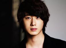Jung Il-woo gives theater production a try