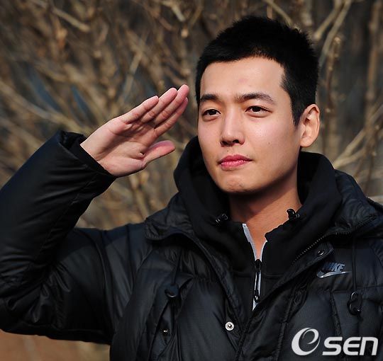 Army enlistment day for Jung Kyung-ho