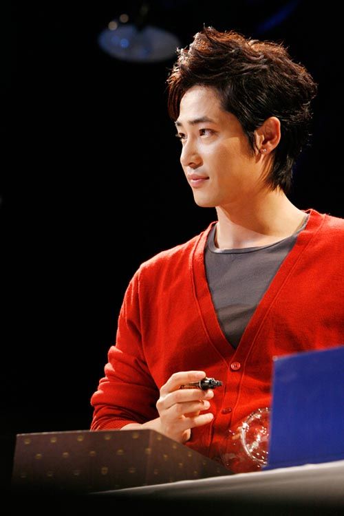 Kang Ji-hwan in Nagoya to promote musical and drama