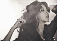Lee Soo-kyung’s black-and-white Sure photo shoot