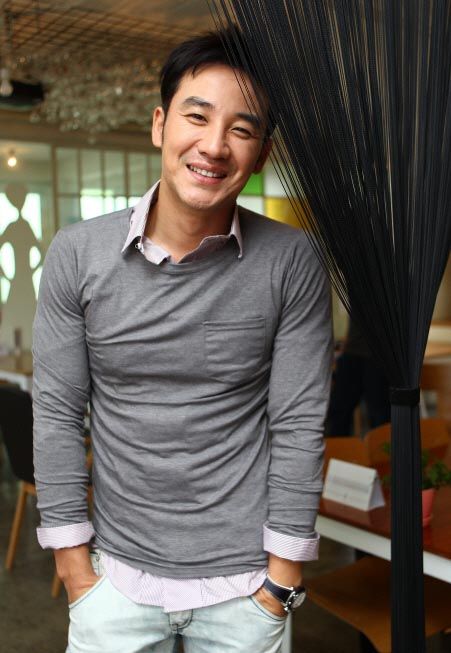 Uhm Tae-woong: Healing through Cyrano