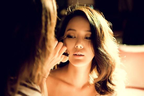 Yoon Jin-seo models for fragrance ad