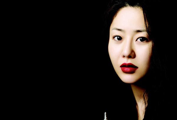 Go Hyun-jung publishes beauty book