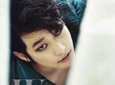 Park Shi-hoo vamps out for W magazine