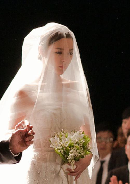 Park Shi-yeon marries