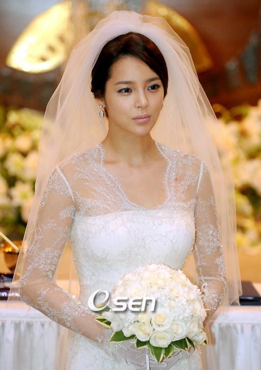 Park Shi-yeon announces November wedding