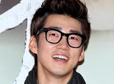 Yoon Kye-sang: “Wishing love for everyone…crushes are heartbreaking!”