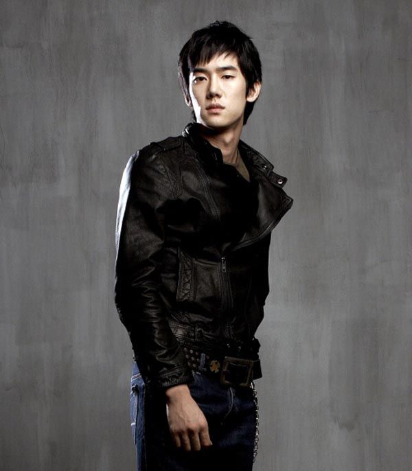 Yoo Yeon-seok cast as Song Joong-ki’s rival in Wolf Boy