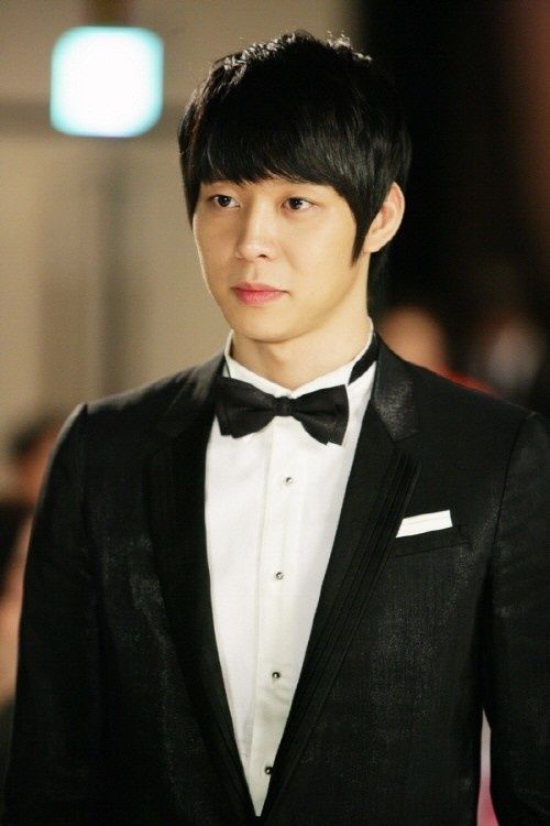 Yoochun turns into a prince for new drama