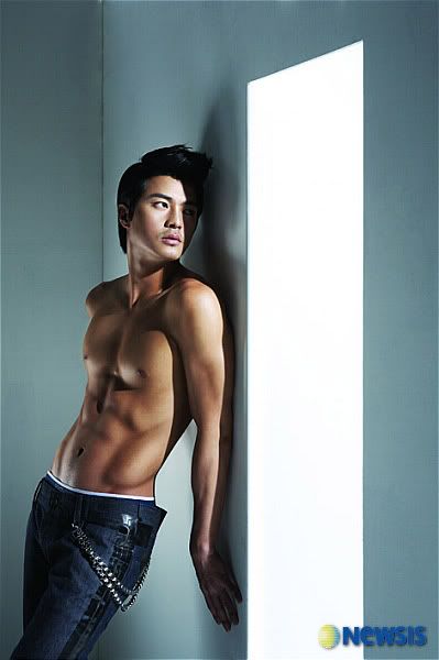 Kim Ji Hoon takes it off for Amore Pacific