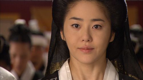 Go Hyun-jung gives extravagant gifts to drama crew