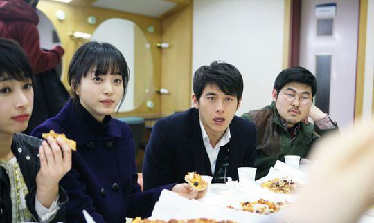 Fans get their “Christmas date” with drama cast