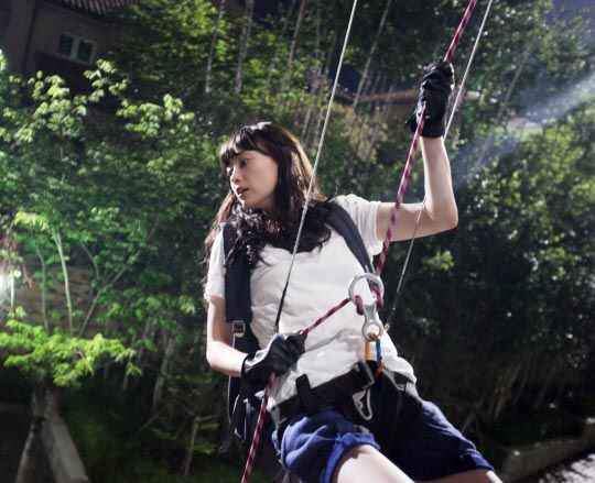 Lee Na-young flexes her action muscles in Runaway