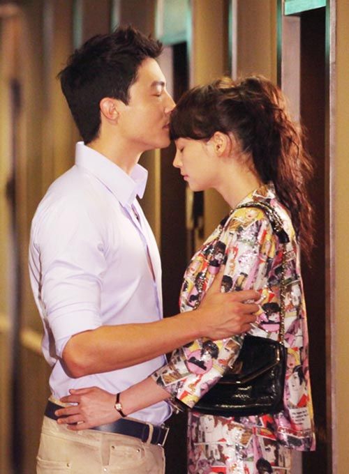 Daniel Henney and Lee Na-young share a kiss