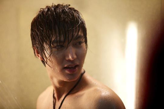 Lee Min-ho nekkid