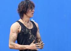 Lee Min-ho gets down and dirty (literally) for City Hunter