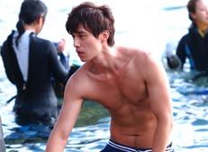 Lee Dong-wook bares skin for Scent of a Woman