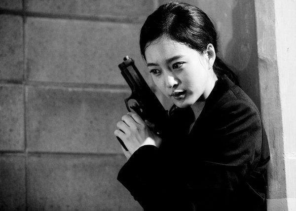 Han Ye-seul in action as Myung-wol the Spy