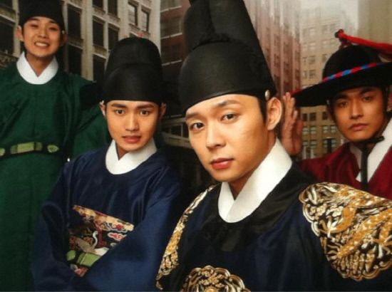 Rooftop Prince’s cast pose for sel-cas