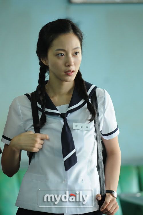 Han Ye-seul goes retro schoolgirl