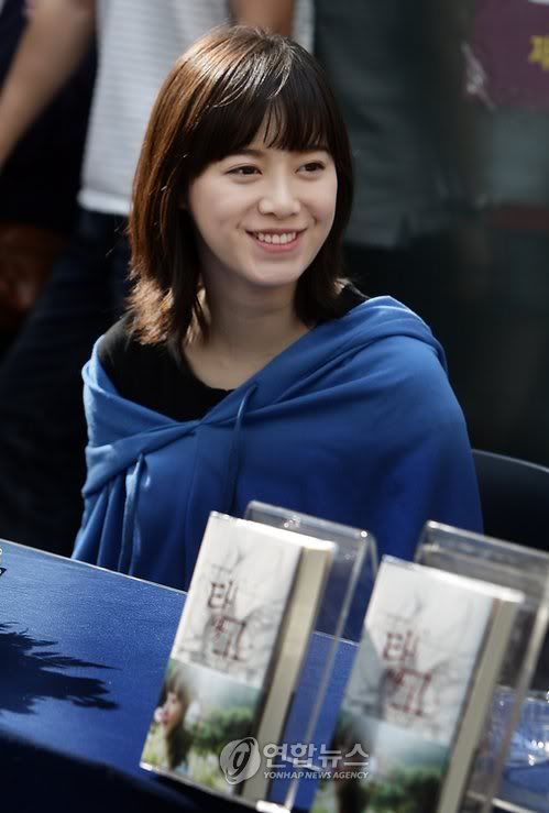 Gu Hye-sun’s book-signing session