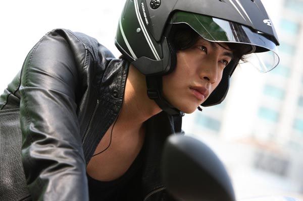 Lee Min-ki is flashy and badass in Quick